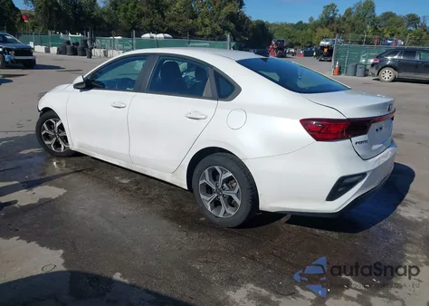 2021 Kia Forte Lxs z USA, uszkodzony, nr VIN 3KPF24AD0ME305458
